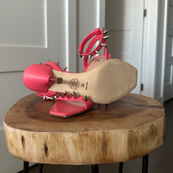 ALEXANDER MCQUEEN spike-stud stiletto sandals - Picture 8 of 10